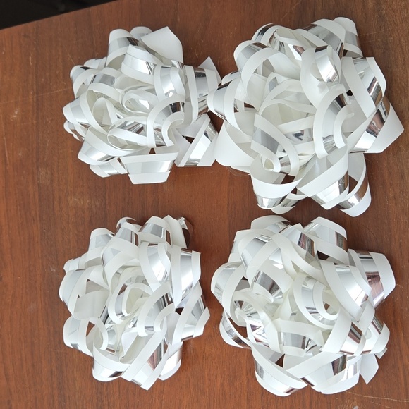 Assorted Ribbons And Bows - Picture 2 of 8